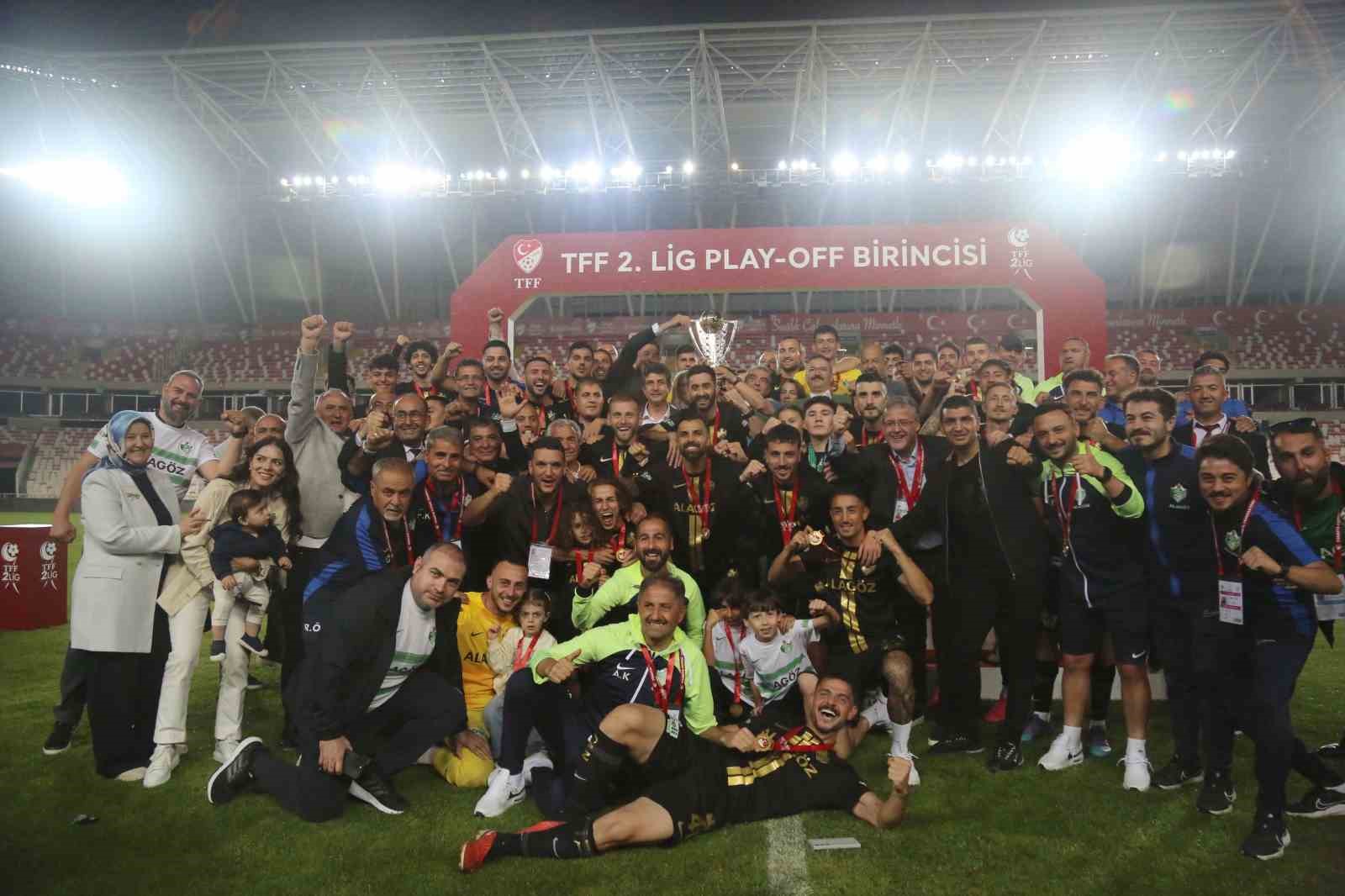 Trendyol 1. Lig’e yükselen Iğdır FK, kupasını kaldırdı
