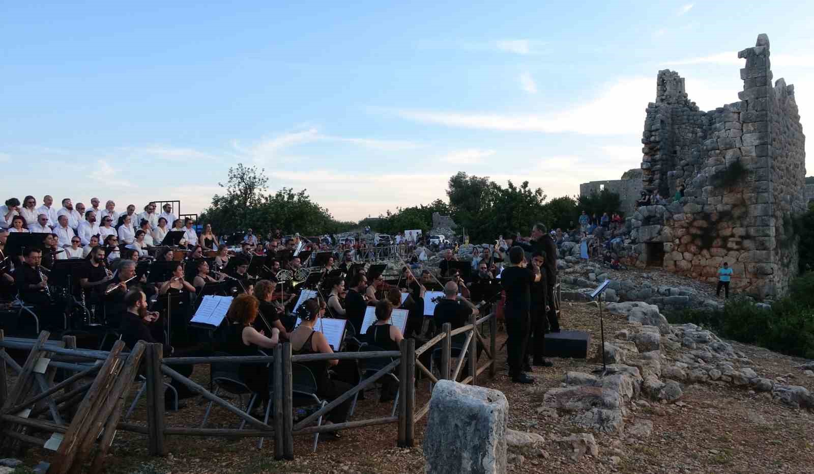 Kanlıdivane’de müzik tarihle buluştu
