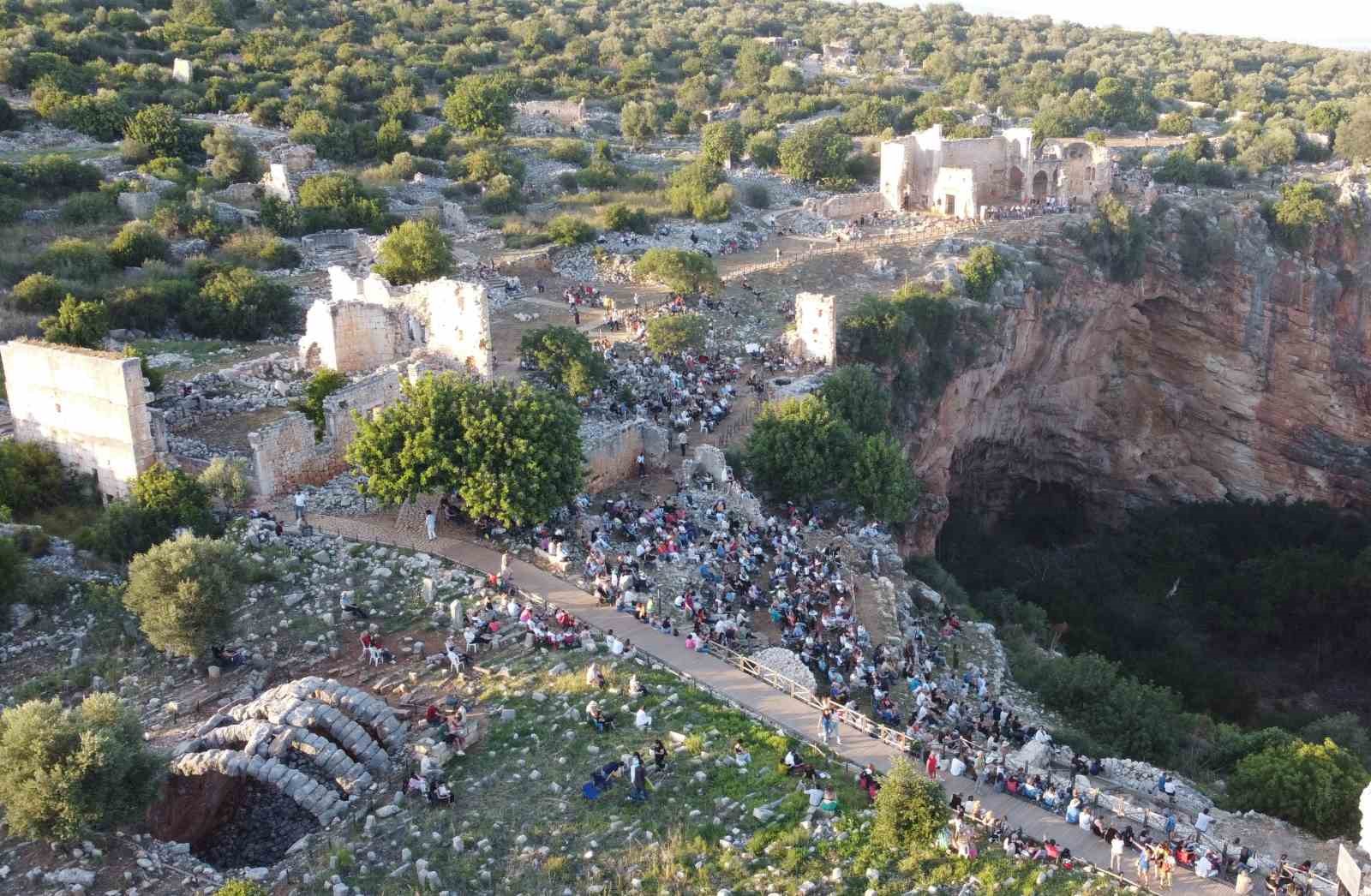 Kanlıdivane’de müzik tarihle buluştu
