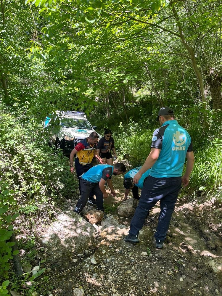 Burdur’da doğa yürüyüşünde ayağı kırılan kadının yardımına UMKE ve AFAD yetişti
