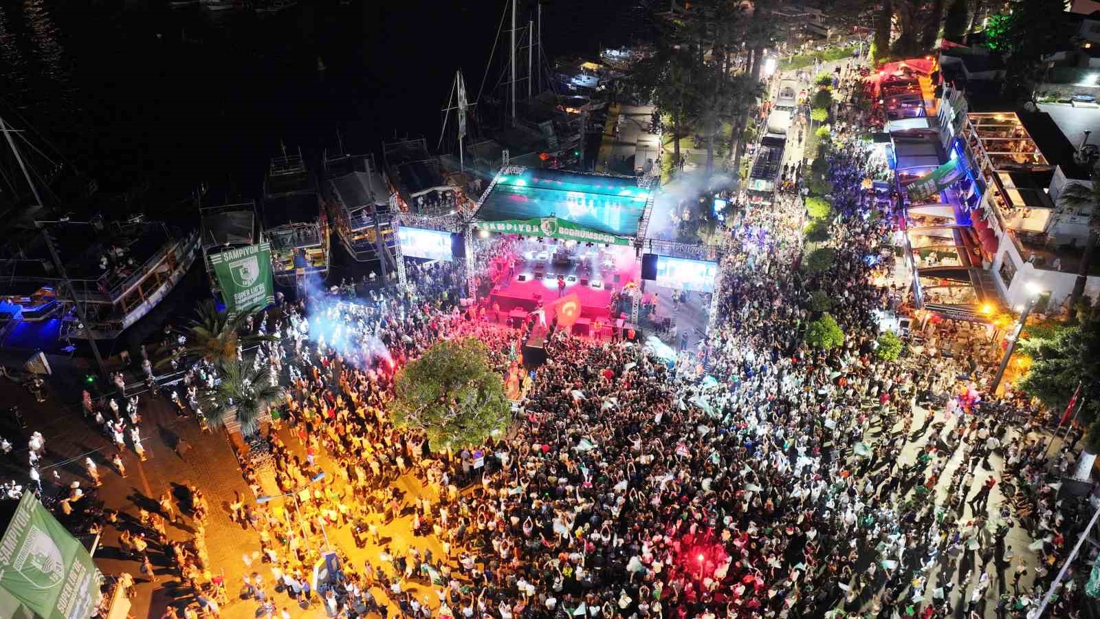 Bodrum’da şampiyonluk coşkusu: Binlerce taraftar kenti yeşil-beyaza bürüdü
