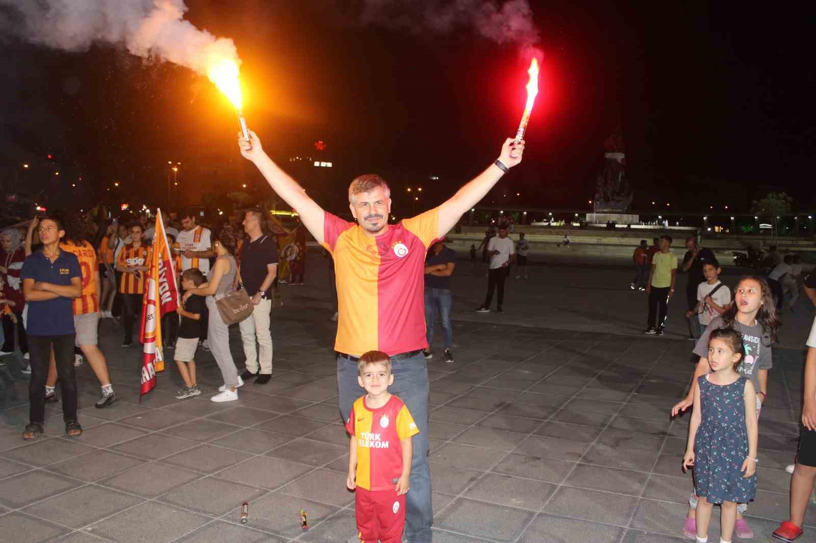 Şampiyonluk coşkusu, Salihli’de zirve yaptı
