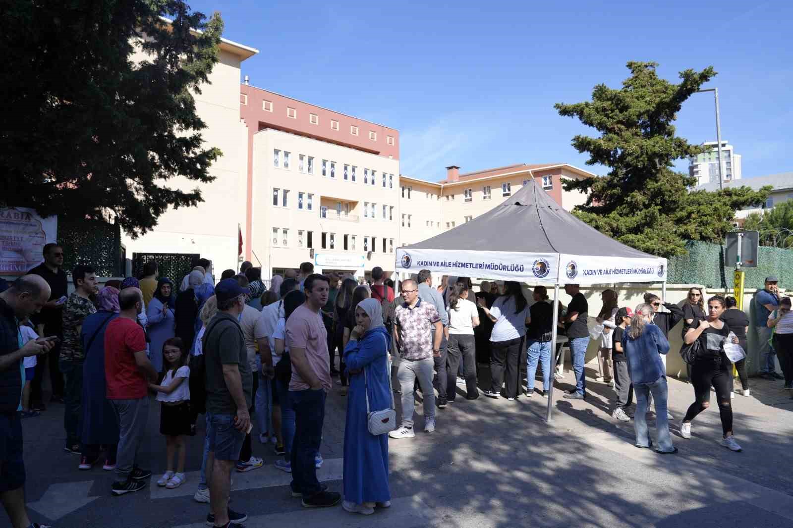 Kartal Belediyesi, LGS’de ter döken öğrencileri yalnız bırakmadı
