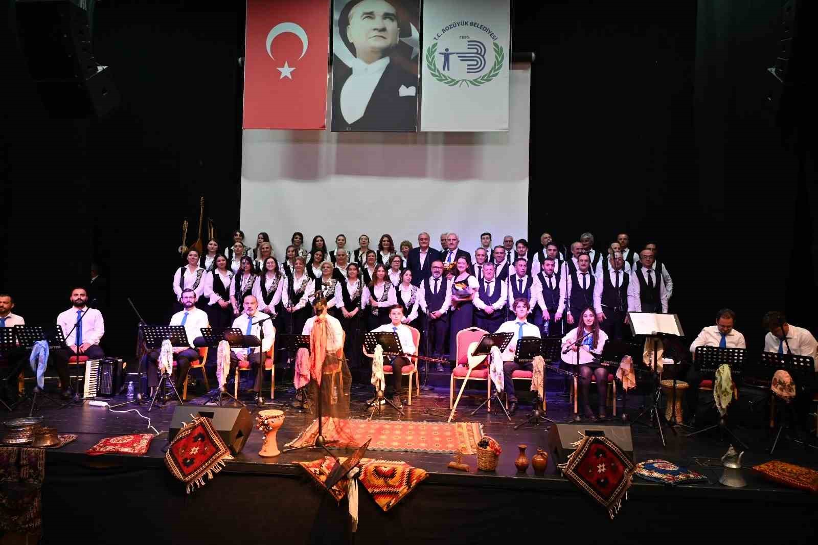 Bozüyük Belediyesi Türk Halk Müziği Korosu’ndan “Yöre Yöre Ezgilerimiz” türkü şöleni
