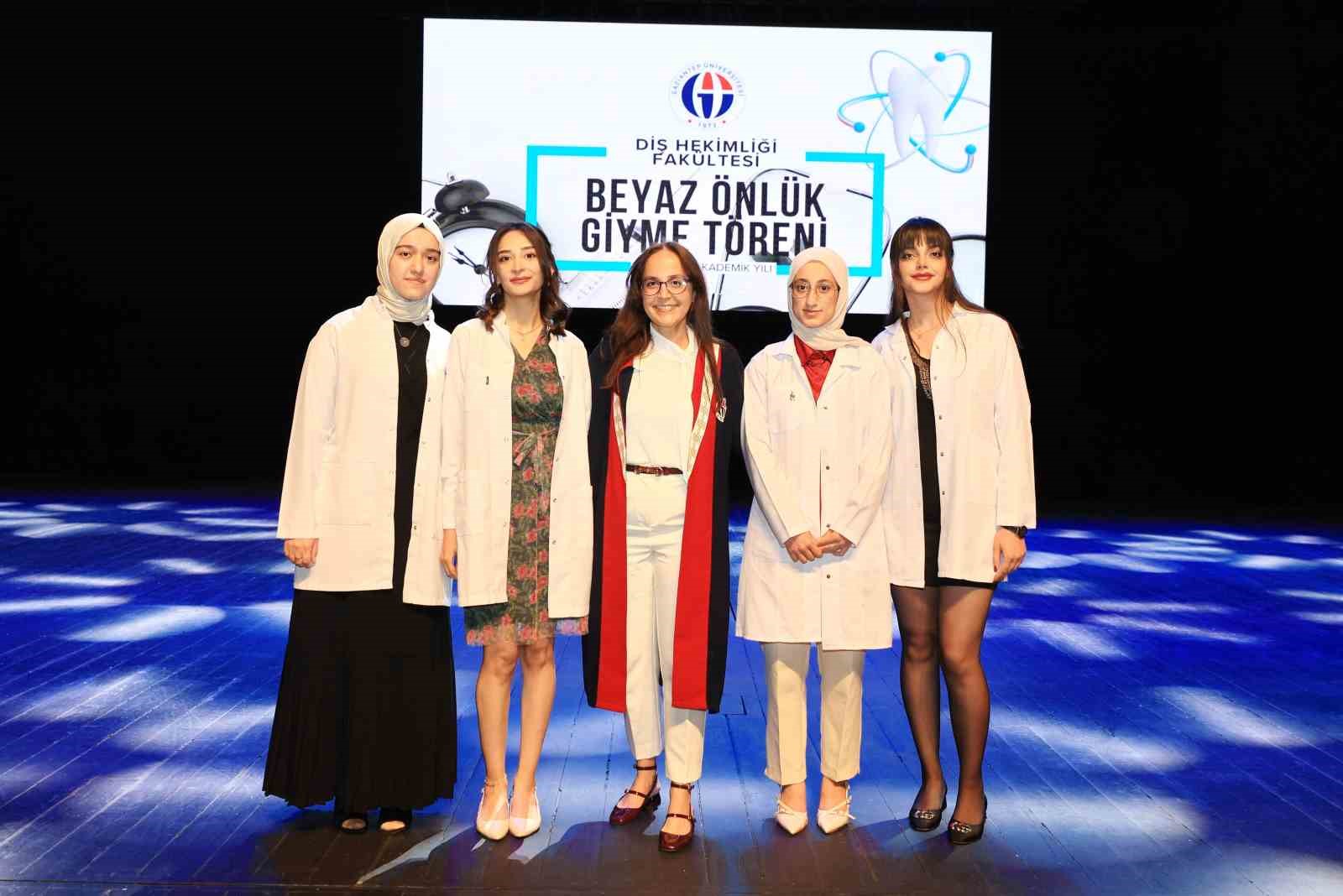 GAÜN Diş Hekimliği Fakültesi öğrencilerinin beyaz önlük gururu
