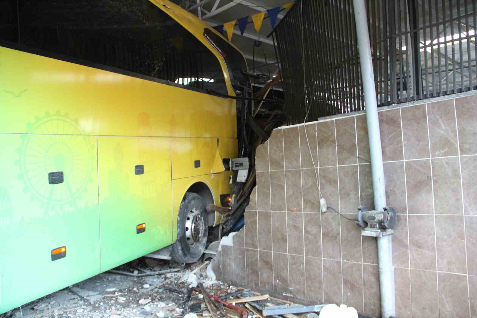 İlk kazadan yaralı olarak kurtuldu, 3 yıl sonra ilk iş günündeki ikinci kazada hayatını kaybetti
