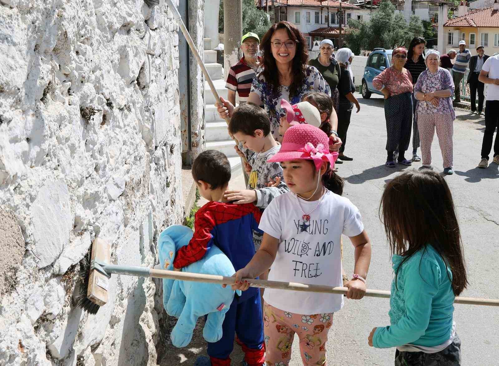 Menteşe Belediyesi 30 ton kireç dağıttı
