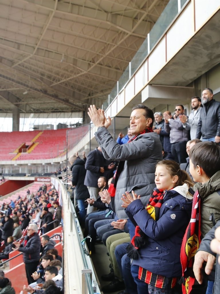 Hatipoğlu’ndan Eskişehirspor’da birliktelik çağrısı
