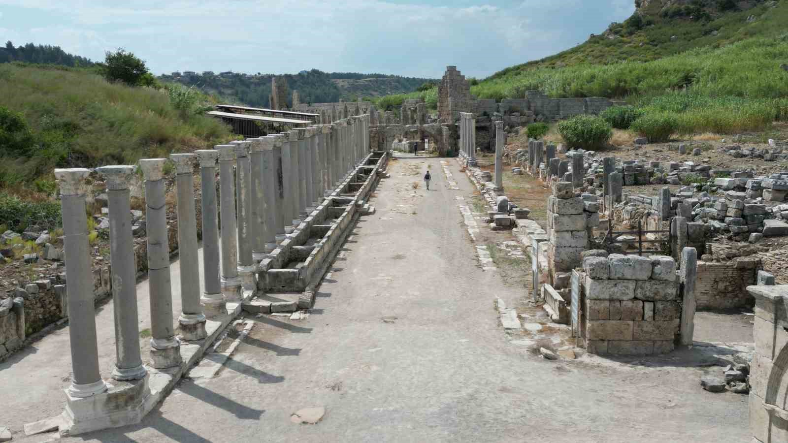 Perge’deki Kestros Çeşmesi, 1800 yıl aradan sonra suyla buluşacak
