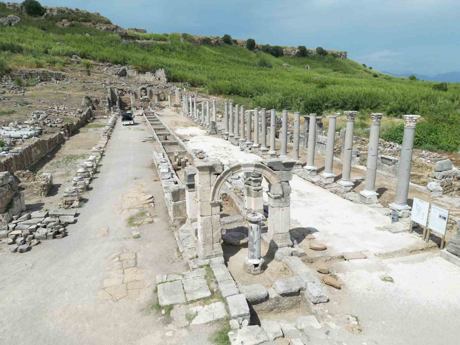 Perge’deki Kestros Çeşmesi, 1800 yıl aradan sonra suyla buluşacak
