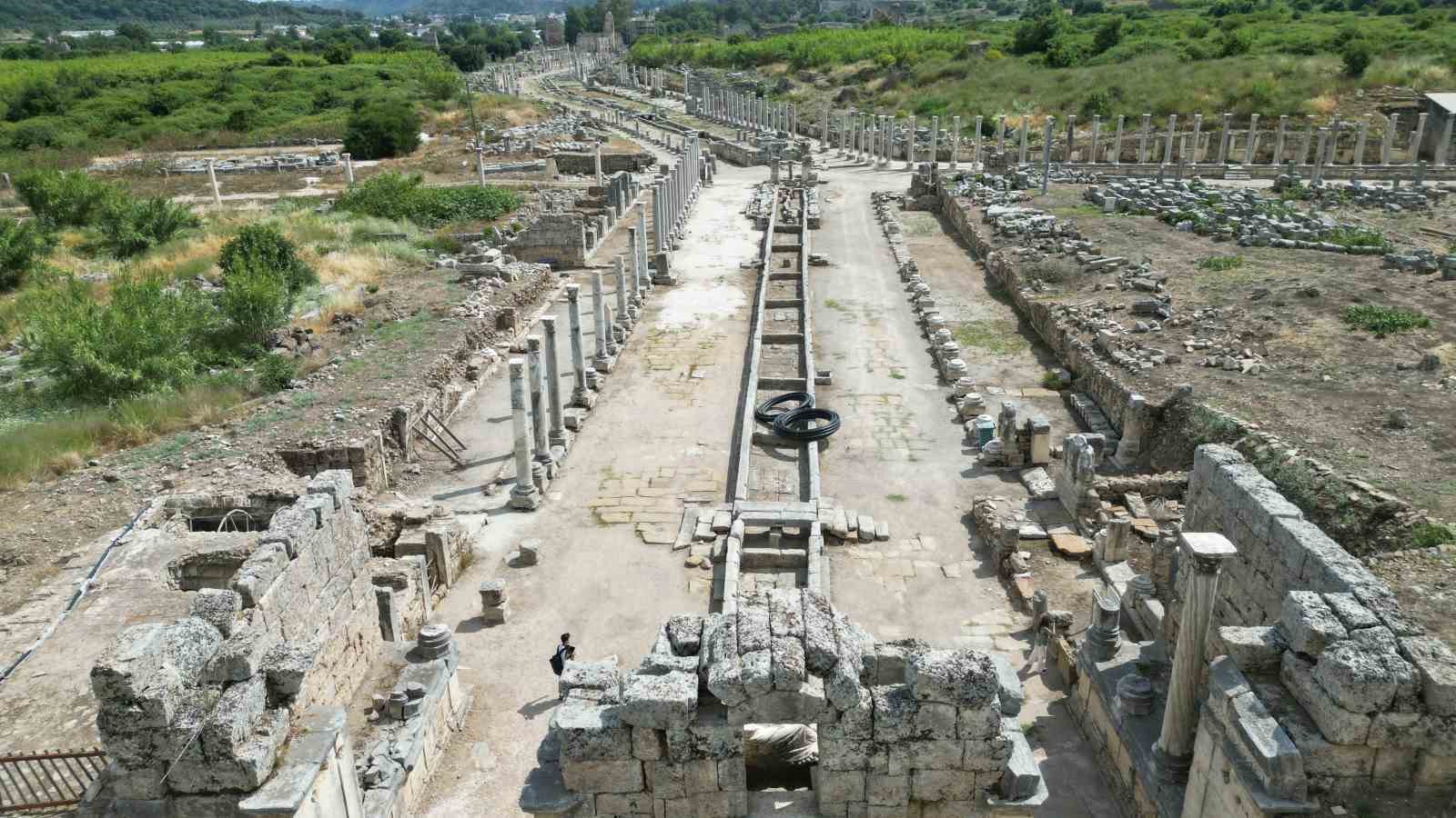 Perge’deki Kestros Çeşmesi, 1800 yıl aradan sonra suyla buluşacak
