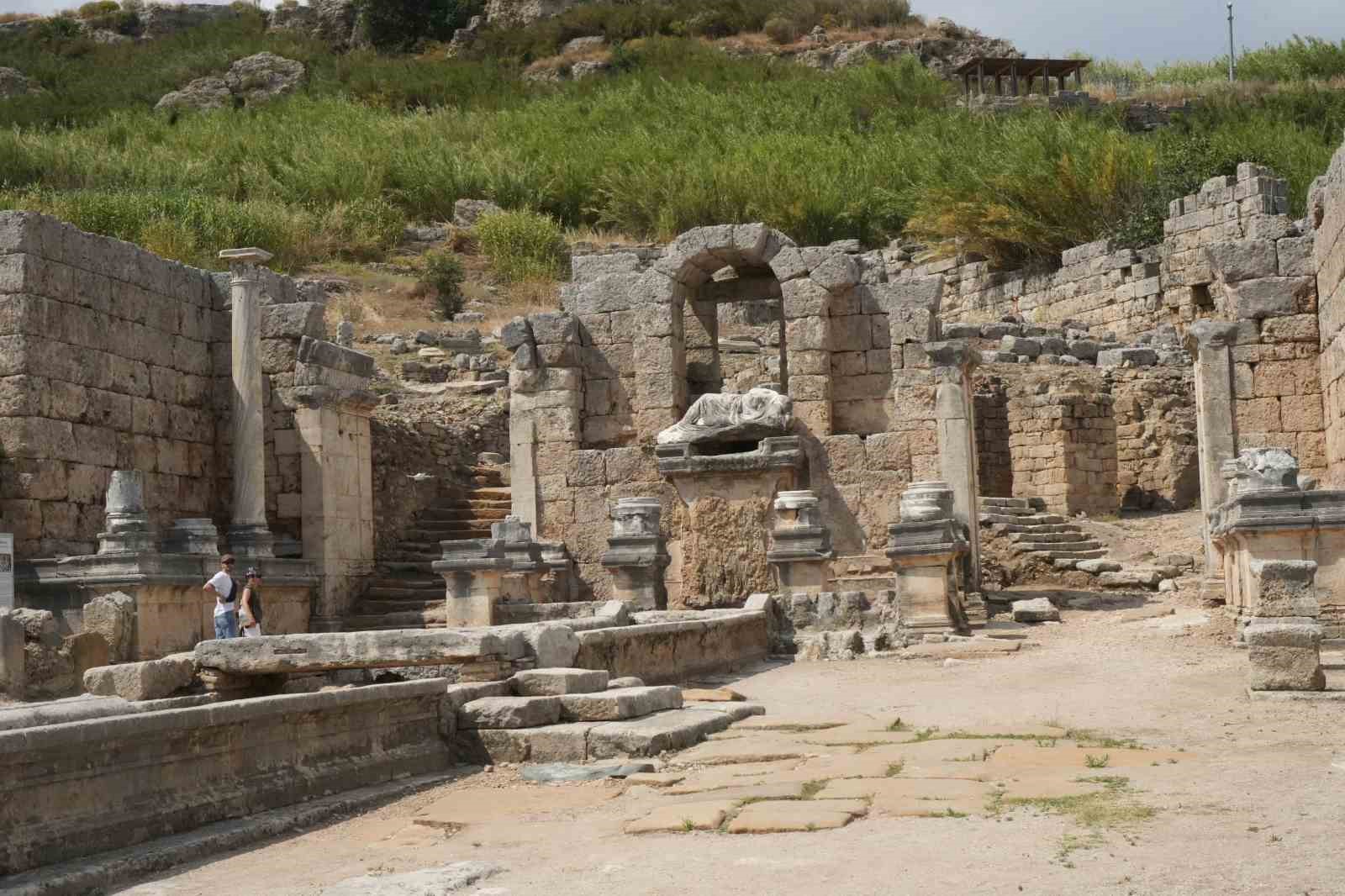 Perge’deki Kestros Çeşmesi, 1800 yıl aradan sonra suyla buluşacak
