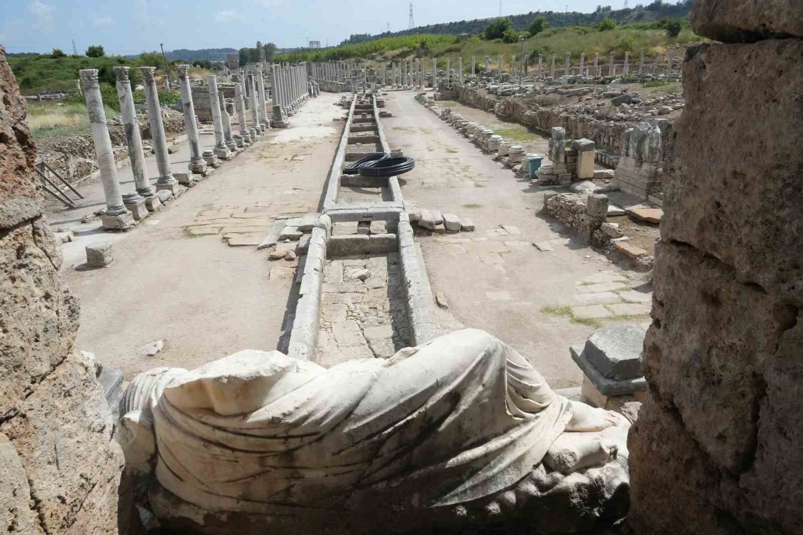 Perge’deki Kestros Çeşmesi, 1800 yıl aradan sonra suyla buluşacak
