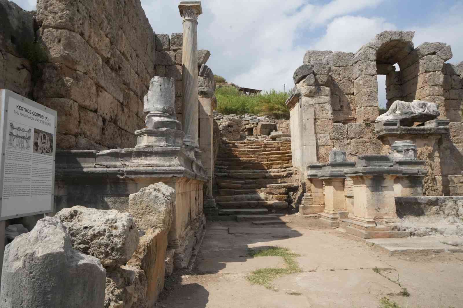 Perge’deki Kestros Çeşmesi, 1800 yıl aradan sonra suyla buluşacak
