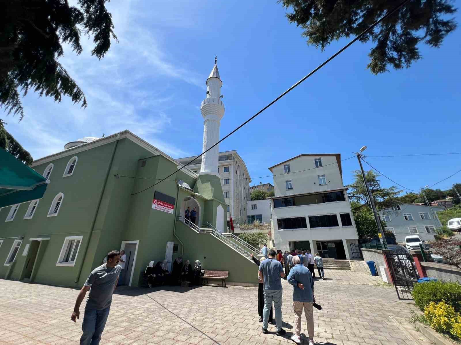 Beykoz’da, mahalle sakinlerinden ‘Süleymancılar cami lojmanına çöktü’ iddiası
