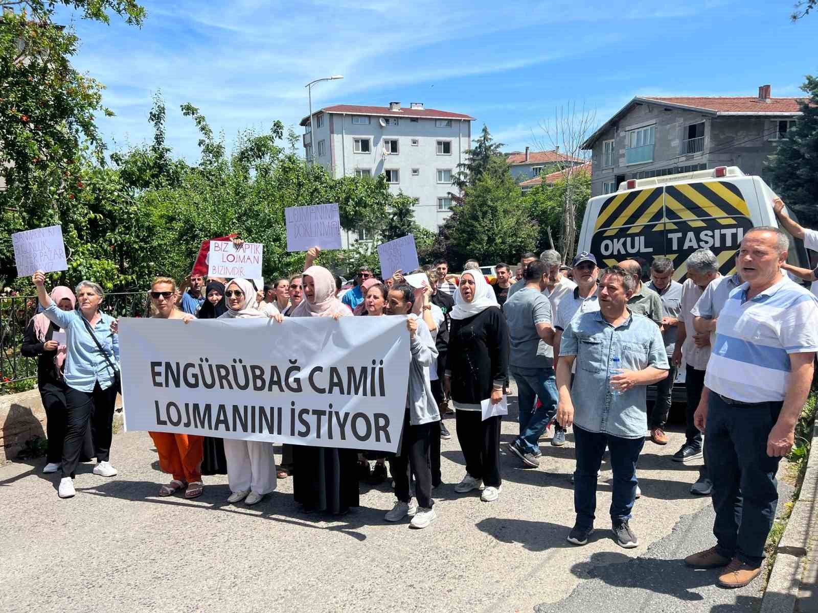 Beykoz’da, mahalle sakinlerinden ‘Süleymancılar cami lojmanına çöktü’ iddiası
