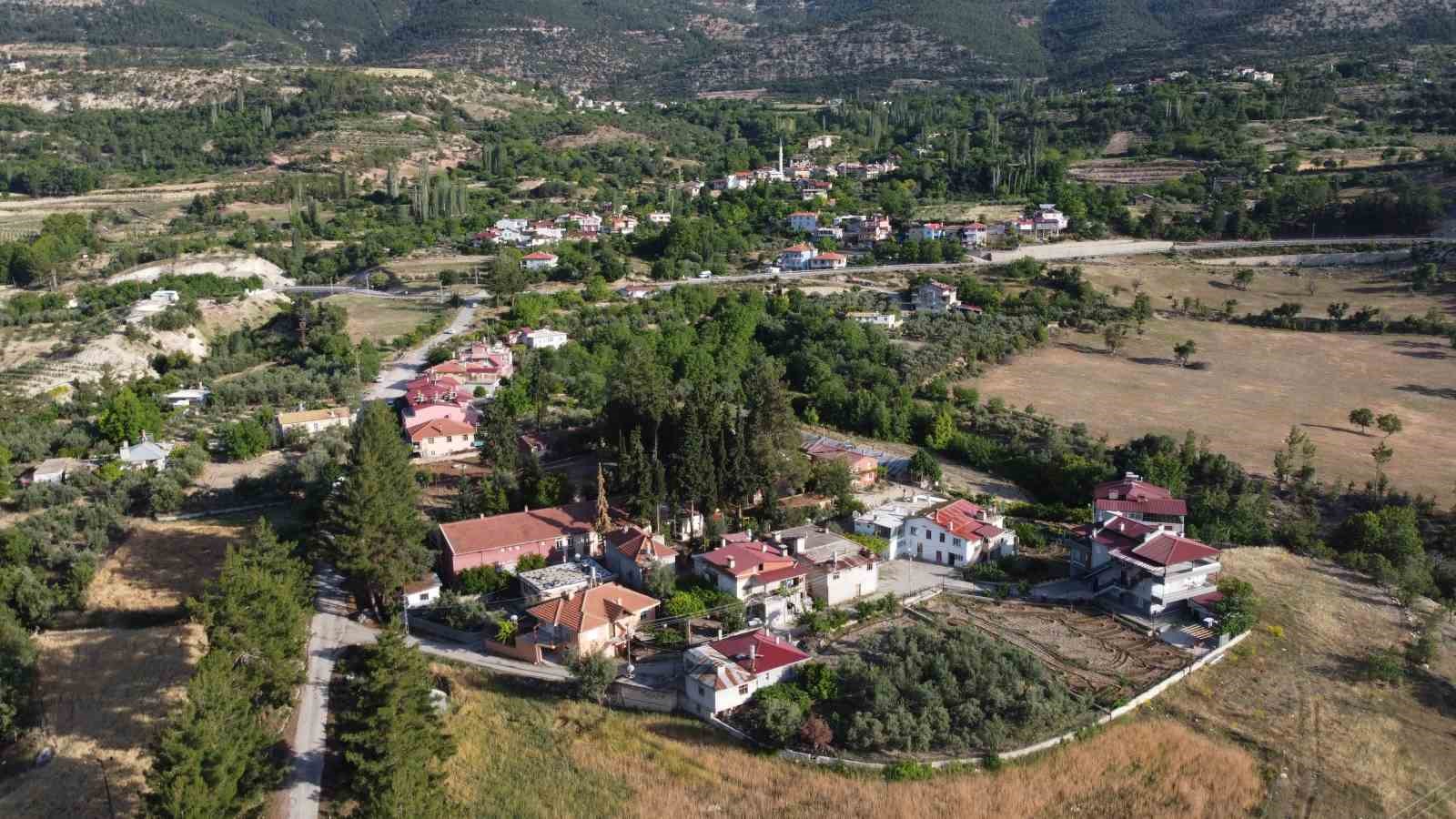 Tekrarlanan seçimde yeniden köyüne muhtar seçildi
