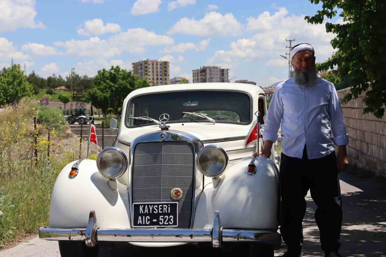 Adnan Menderes’in korumasının kullandığı otomobile gözü gibi bakıyor
