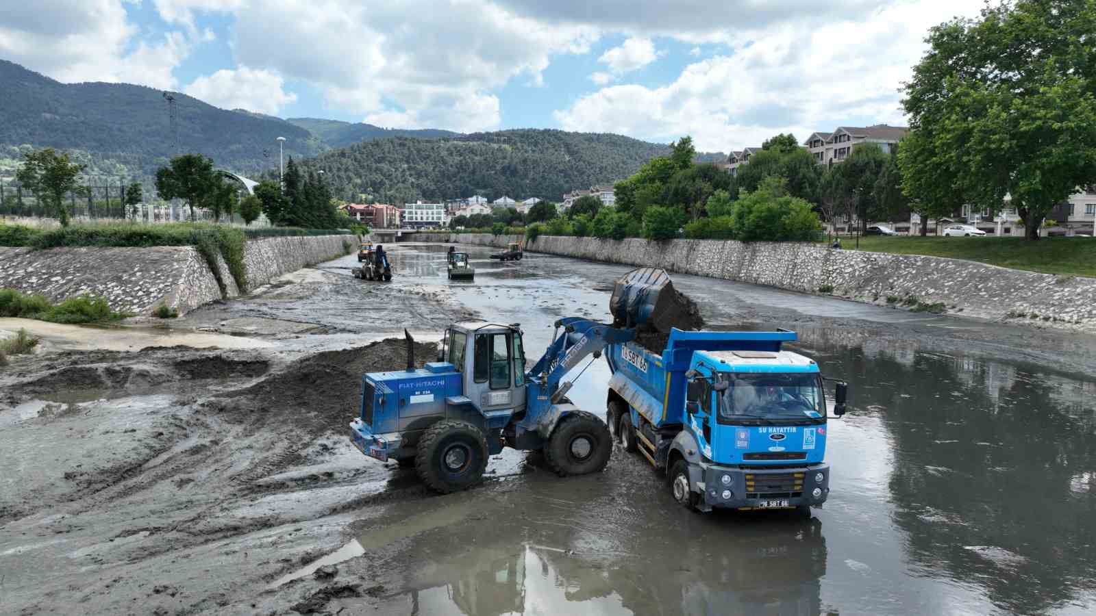 BUSKİ’den derelere yaz temizliği
