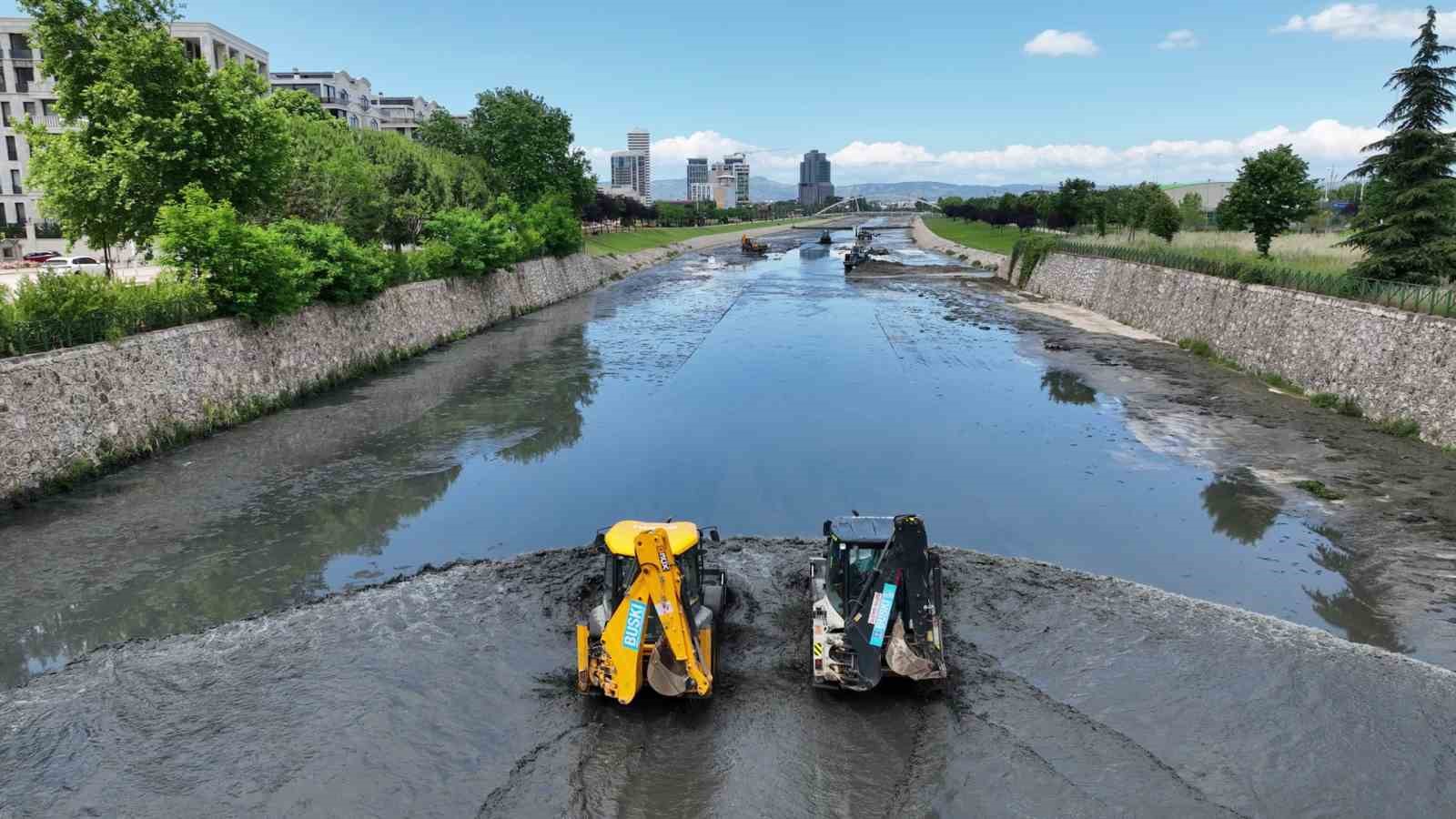 BUSKİ’den derelere yaz temizliği
