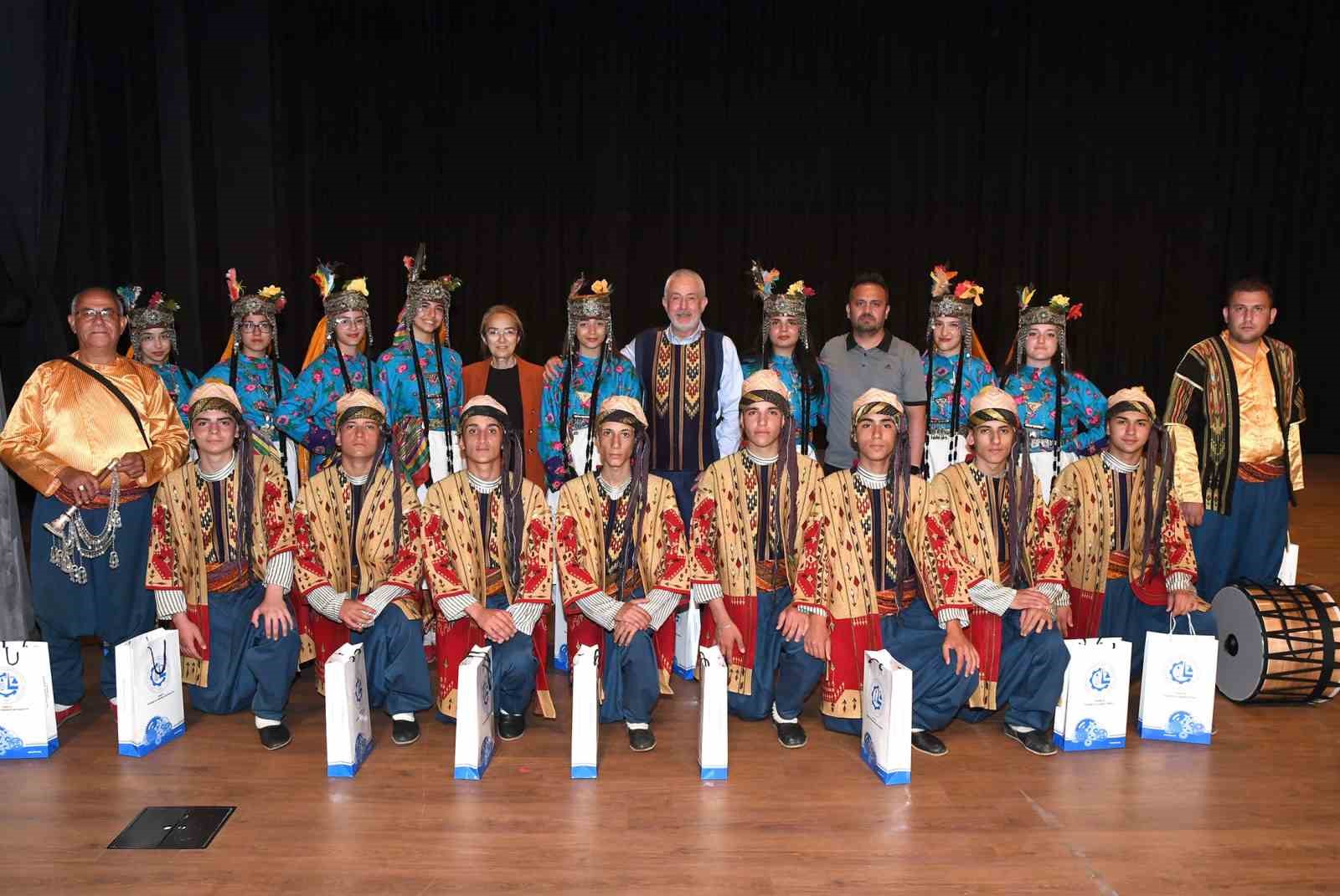 Başkan Başdeğirmen, Gül Festivali’ne gelen ekiplerle bir araya geldi
