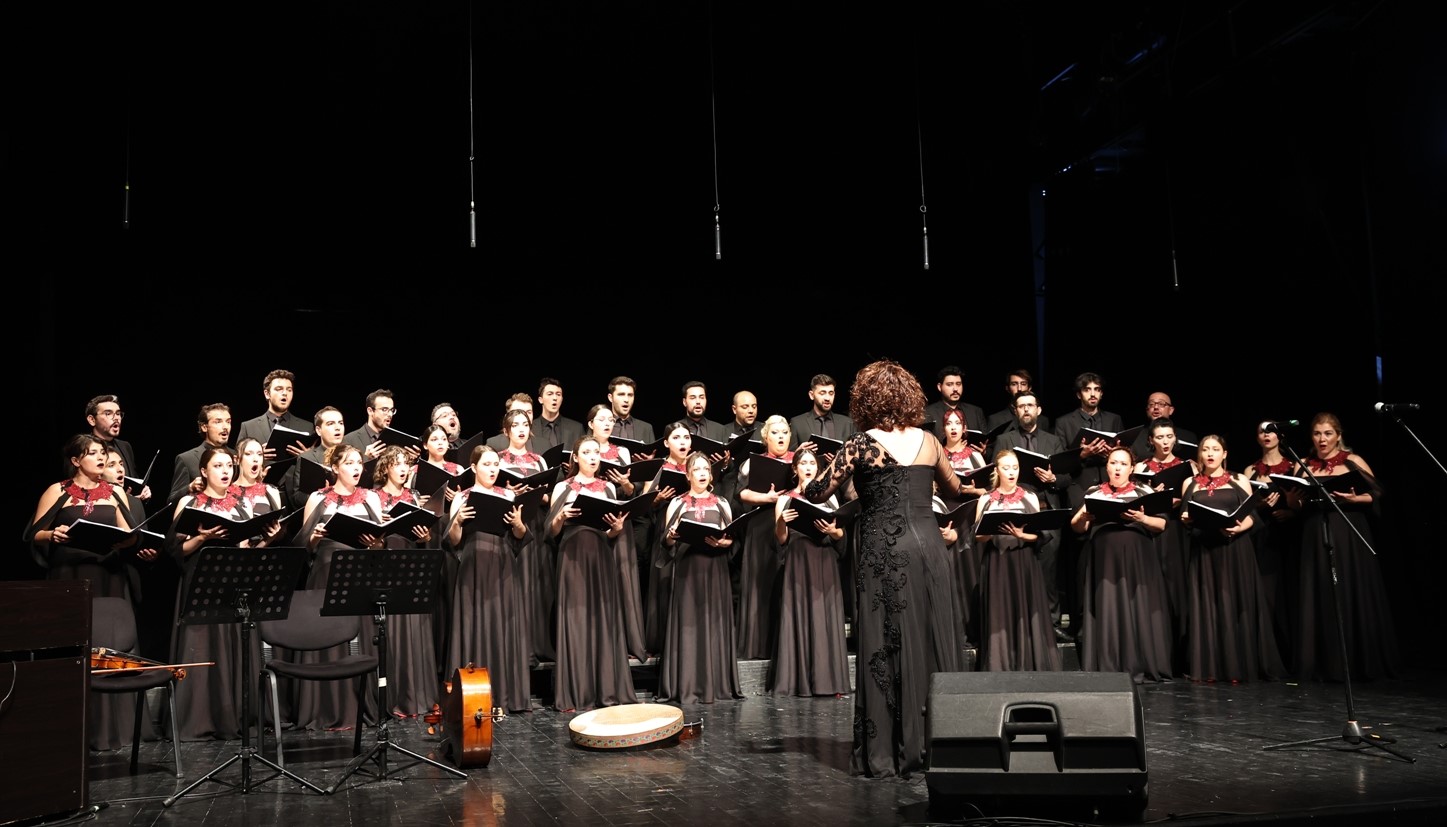 Nâzım Hikmet eserleri ile anıldı
