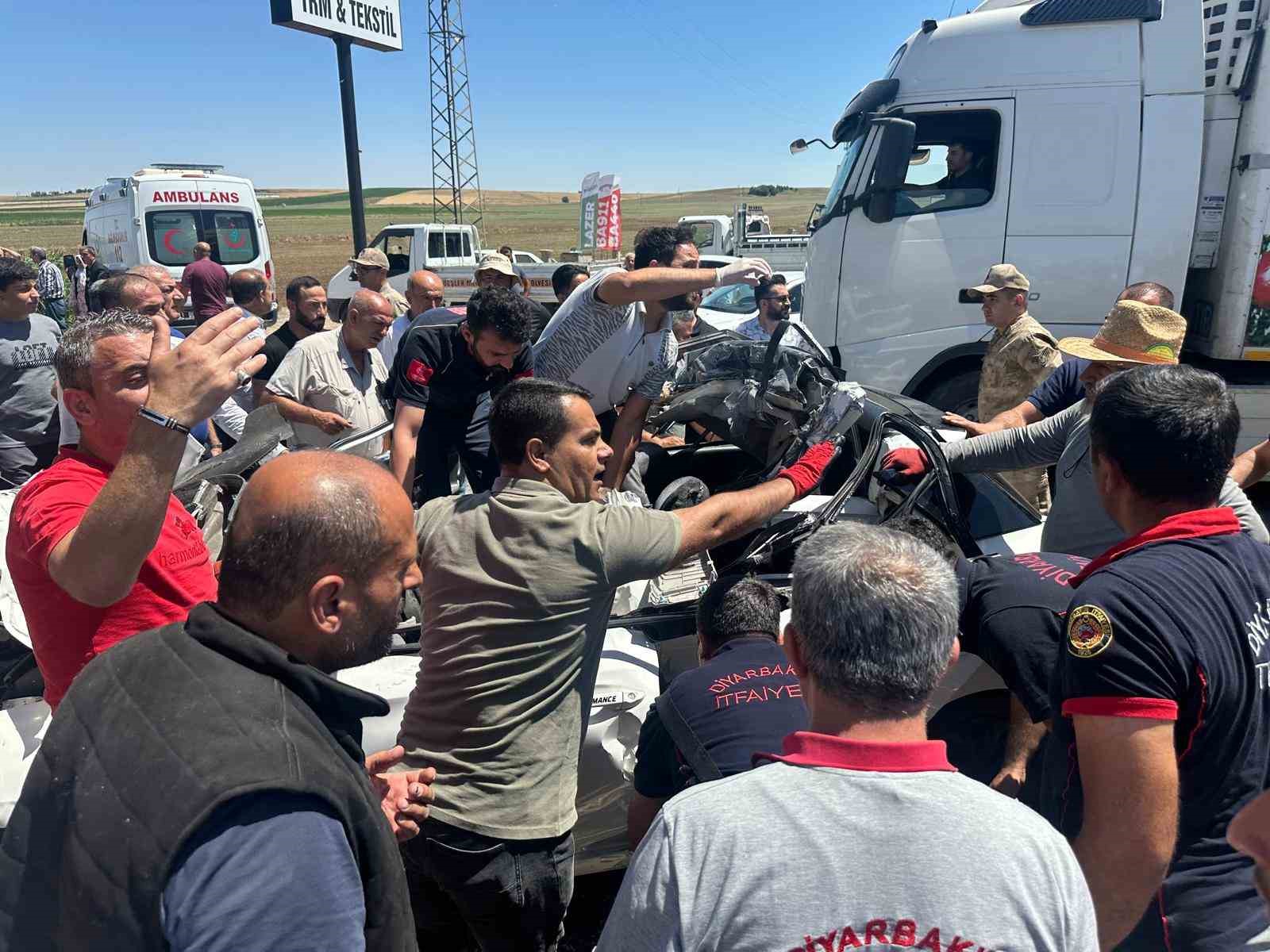 Tırın altına giren otomobilin sürücüsü hayatını kaybetti
