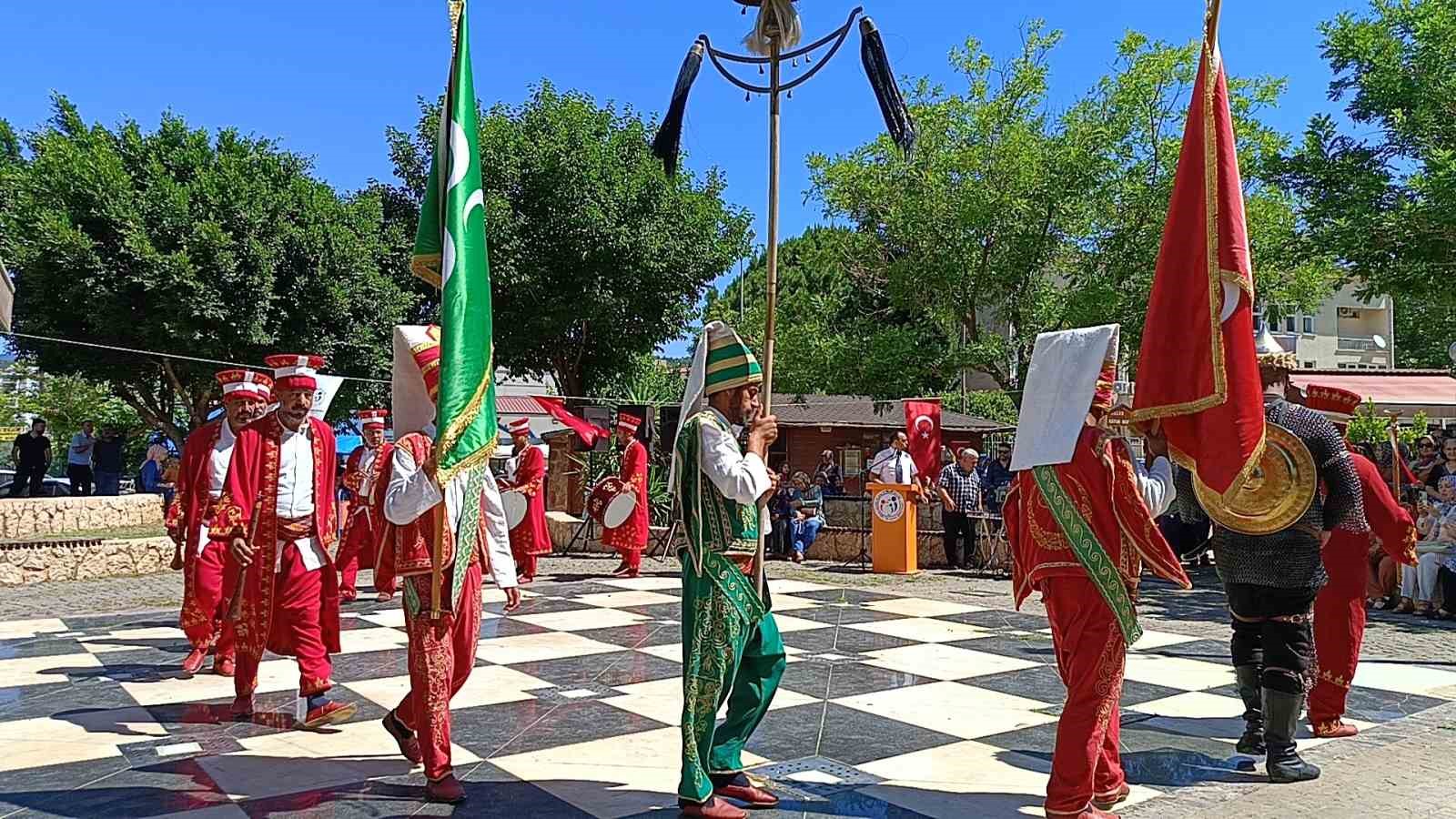 Kozan Halk Eğitim Merkezi yıl sonu sergisi açıldı
