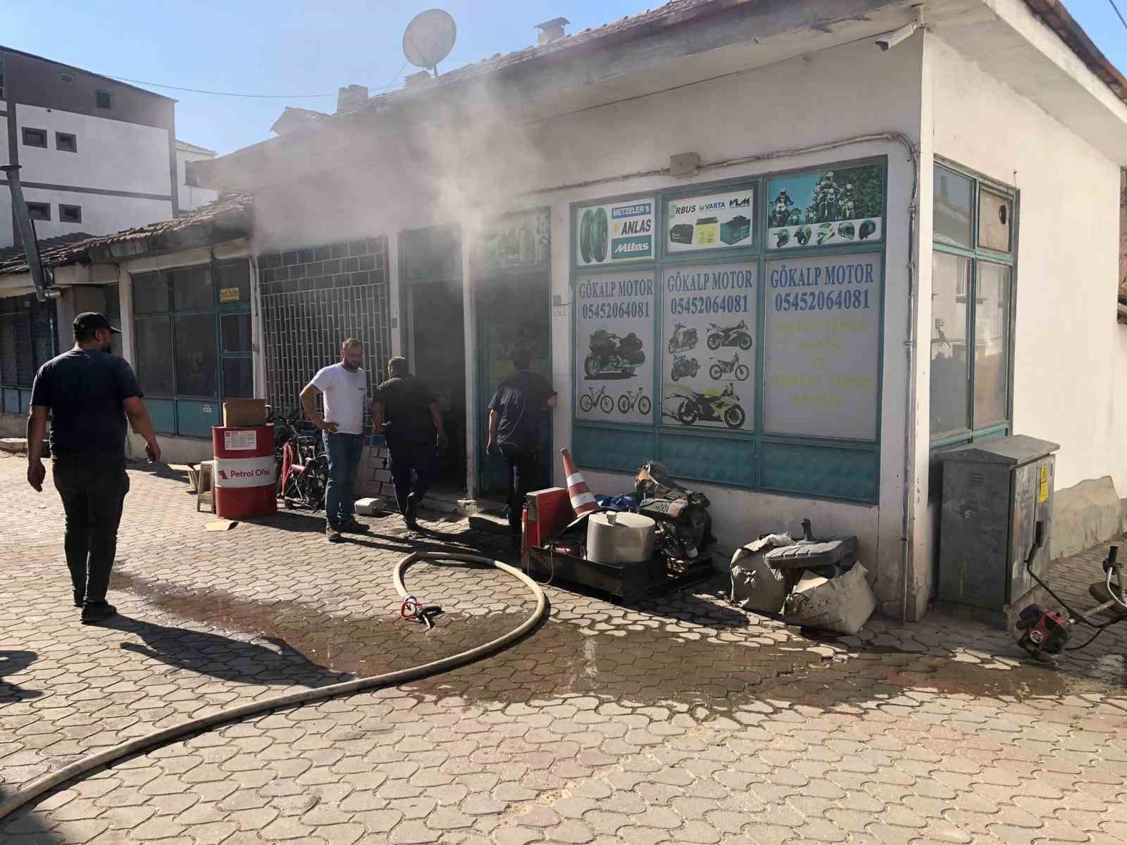 Osmaneli’nde motosiklet tamirhanesinde yangın paniği
