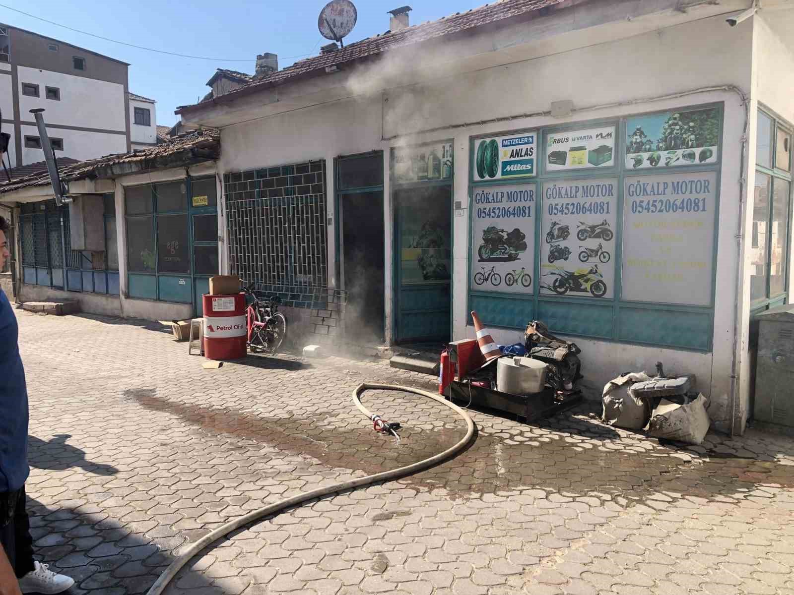 Osmaneli’nde motosiklet tamirhanesinde yangın paniği
