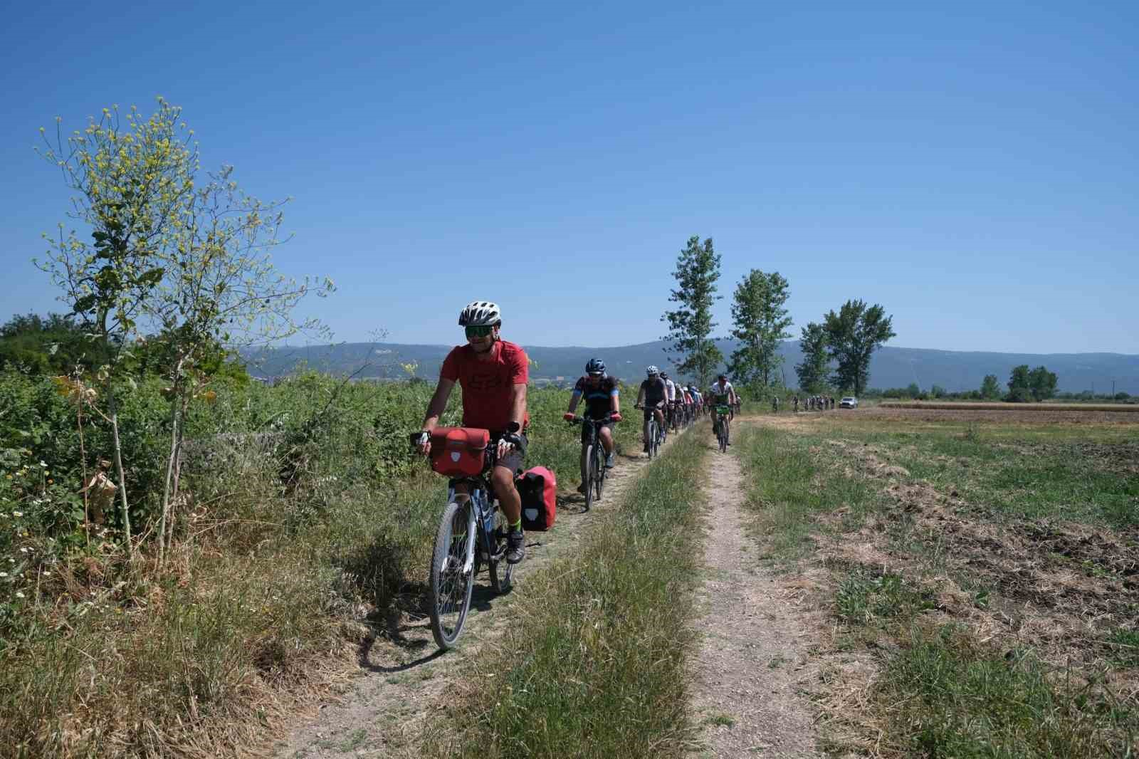 Dünya Bisiklet Günü’nde Mysia Yolları’nda pedal çevirdiler
