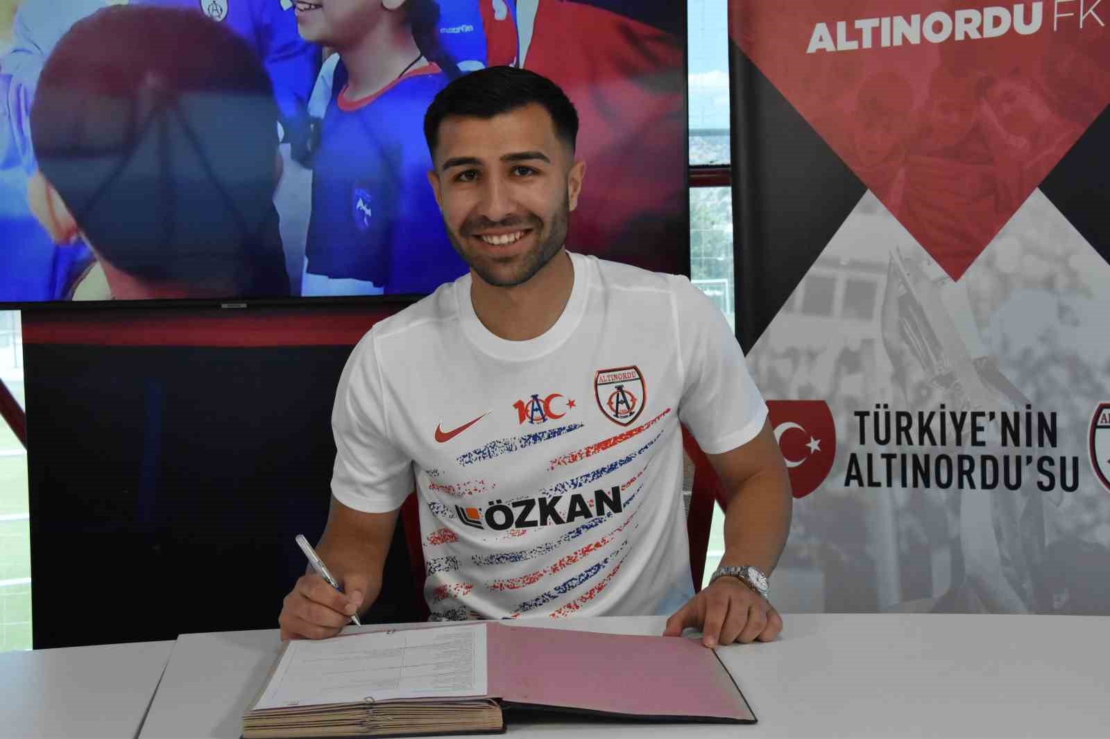 Altınordu yeni transferi Emre Aydınel’i açıkladı
