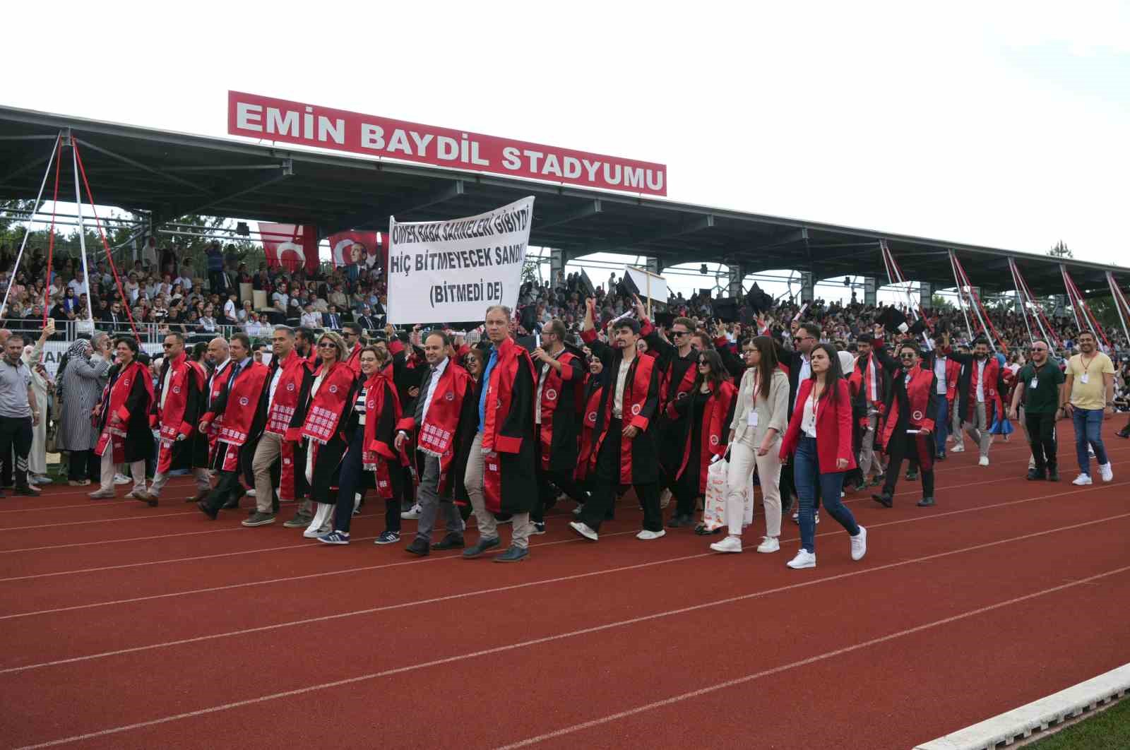 Kastamonu Üniversitesi’nde 4 bin 500 öğrenci mezuniyet sevinci yaşadı
