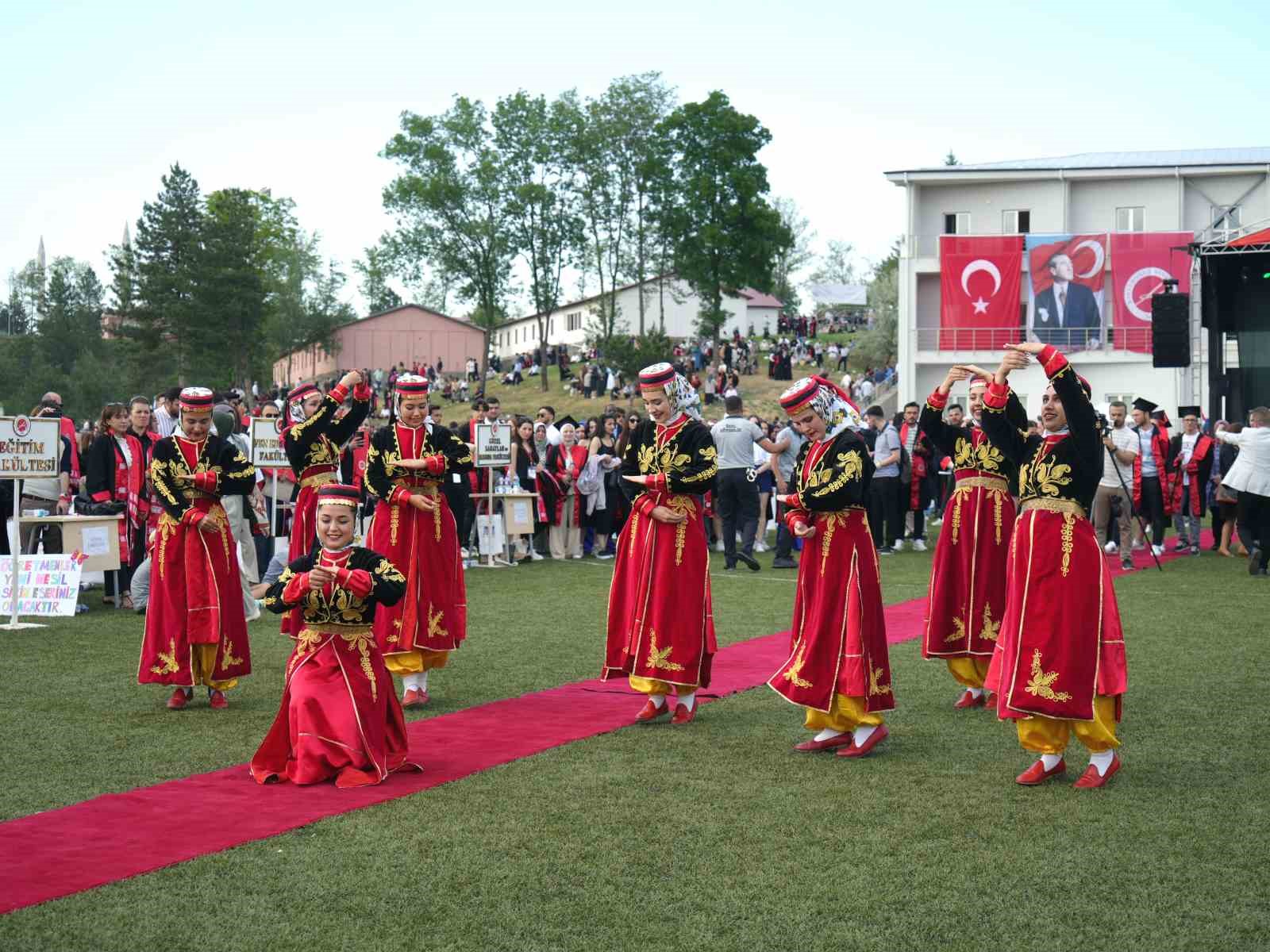 Kastamonu Üniversitesi’nde 4 bin 500 öğrenci mezuniyet sevinci yaşadı
