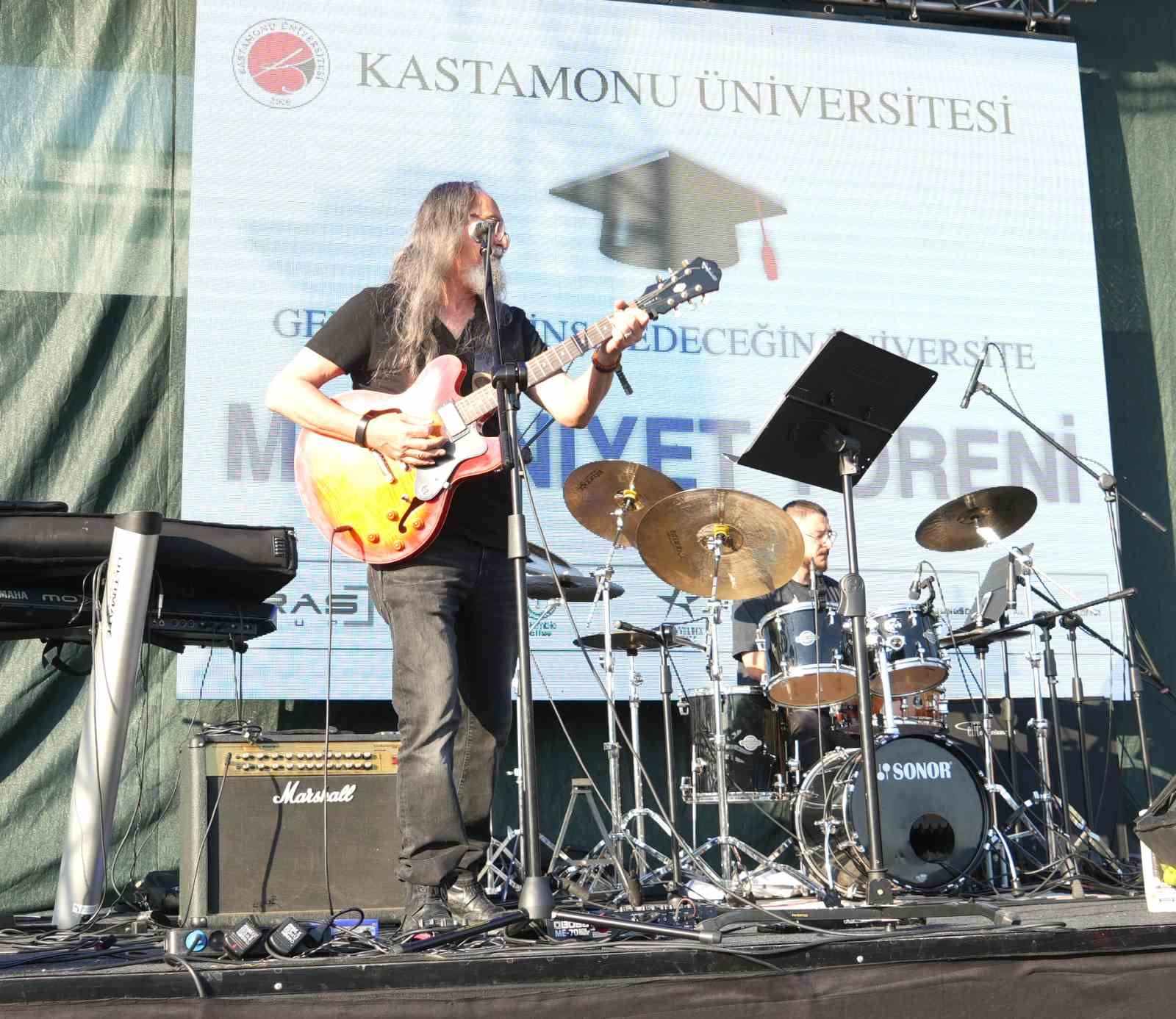 Kastamonu Üniversitesi’nde 4 bin 500 öğrenci mezuniyet sevinci yaşadı
