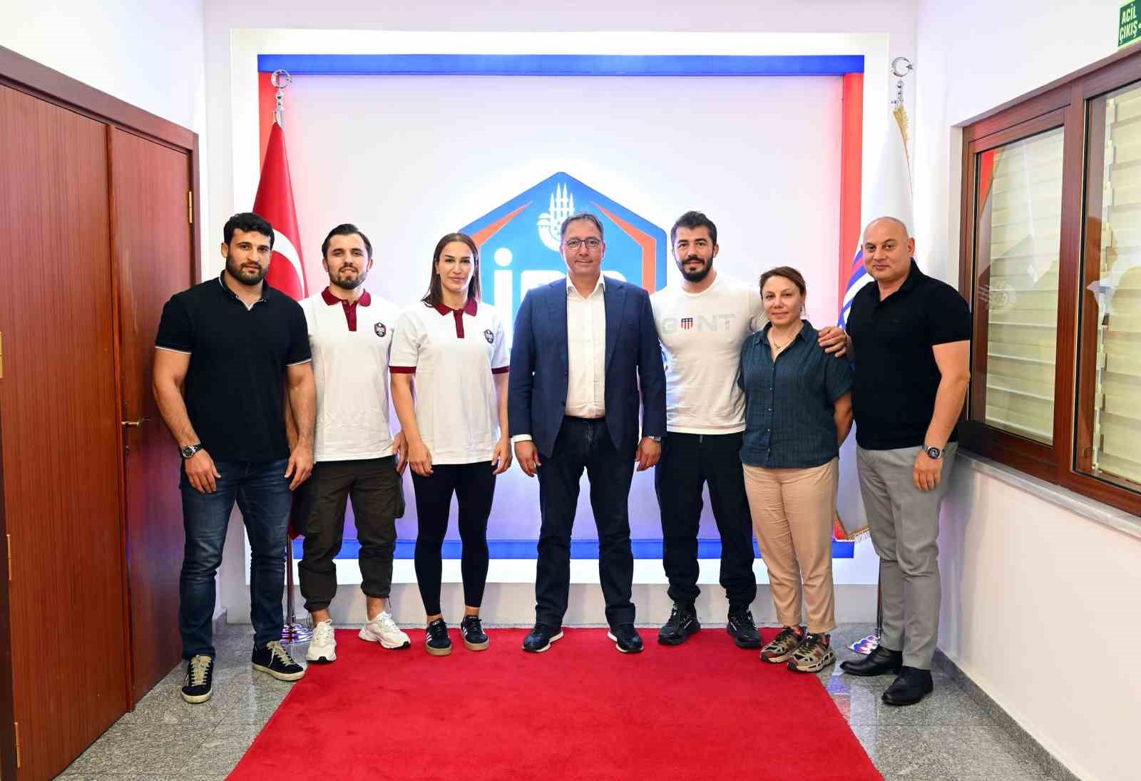 Milli güreşçi Buse Tosun Çavuşoğlu, İBB Spor Kulübü ile sözleşme imzaladı
