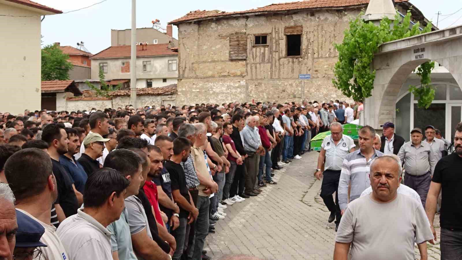 Motosiklet kazasında hayatını kaybeden iki arkadaş toprağa verildi
