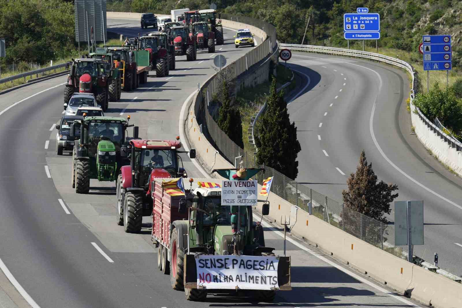 Fransız ve İspanyol çiftçiler Fransa-İspanya sınırını kapattı
