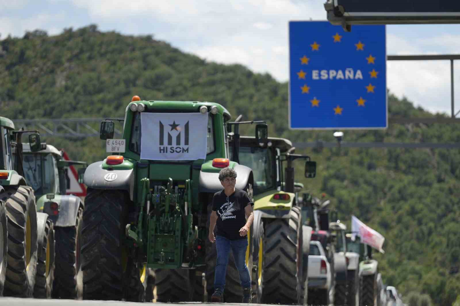 Fransız ve İspanyol çiftçiler Fransa-İspanya sınırını kapattı
