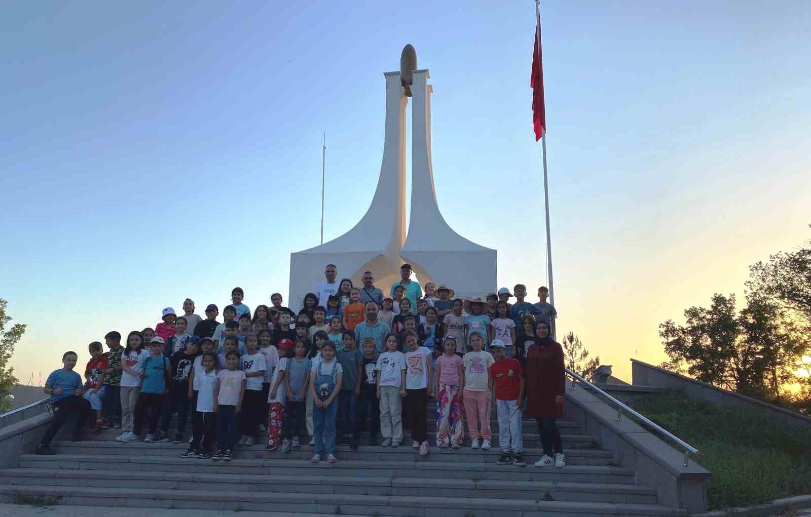 Hisarcık Atatürk İlkokulu öğrencileri Kütahya’nın ilçelerindeki tarihi yerleri tanıdı
