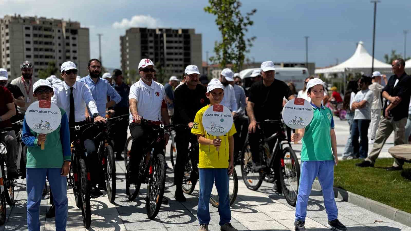 Sincan Park’ta pedallar sağlık için çevrildi
