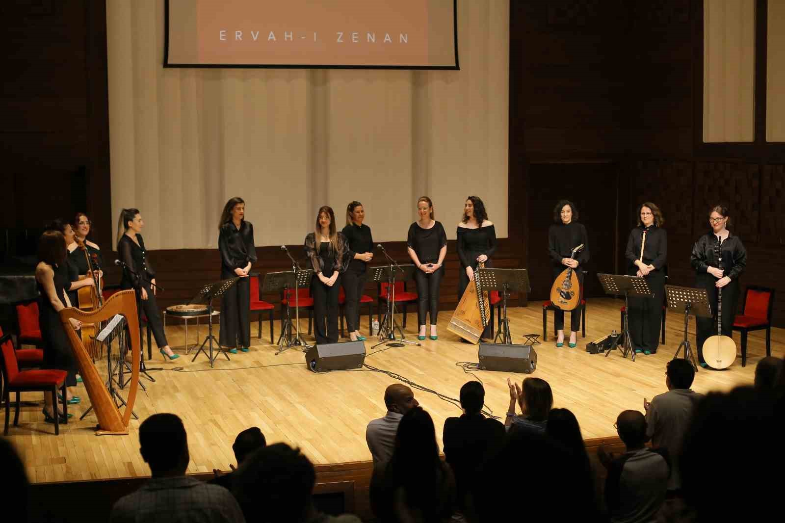 İzmir’de tamamı kadın sanatçılardan oluşan gruptan unutulmaz konser
