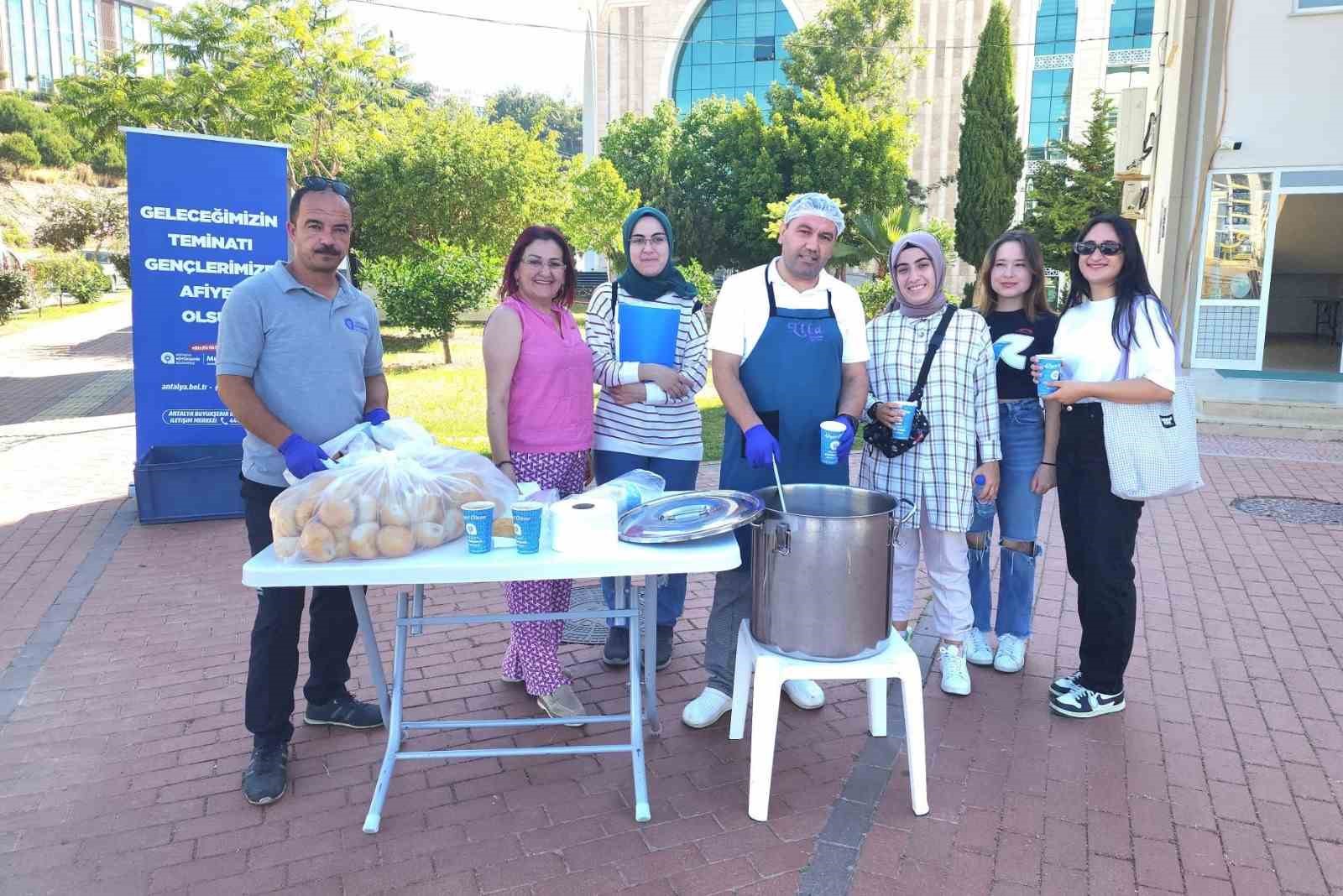 ALKÜ’de final haftasında öğrencilere çorba ikramı
