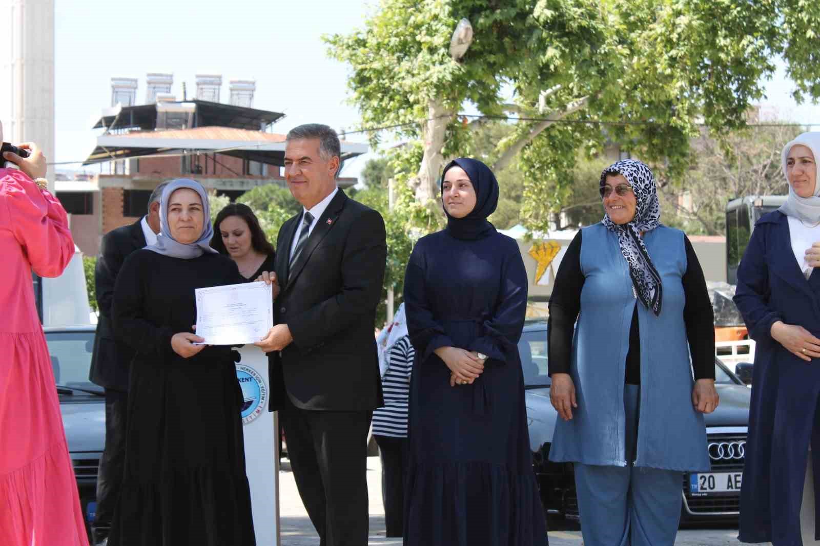 Buharkent Halk Eğitimi Merkezi’nden yıl sonu sergisi
