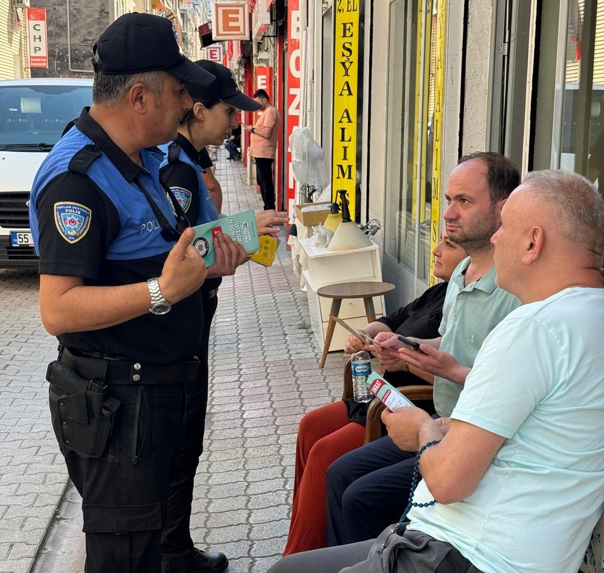 Samsun polisi vatandaşları bilgilendirdi
