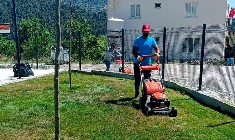 Şehzadeler Belediyesi 67 mahallede çalışmalarını sürdürüyor
