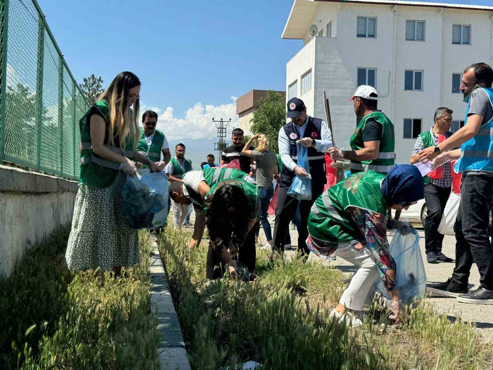 Iğdır’da 5 Haziran ‘Dünya Çevre Günü’ dolayısıyla çevre temizliği düzenlendi
