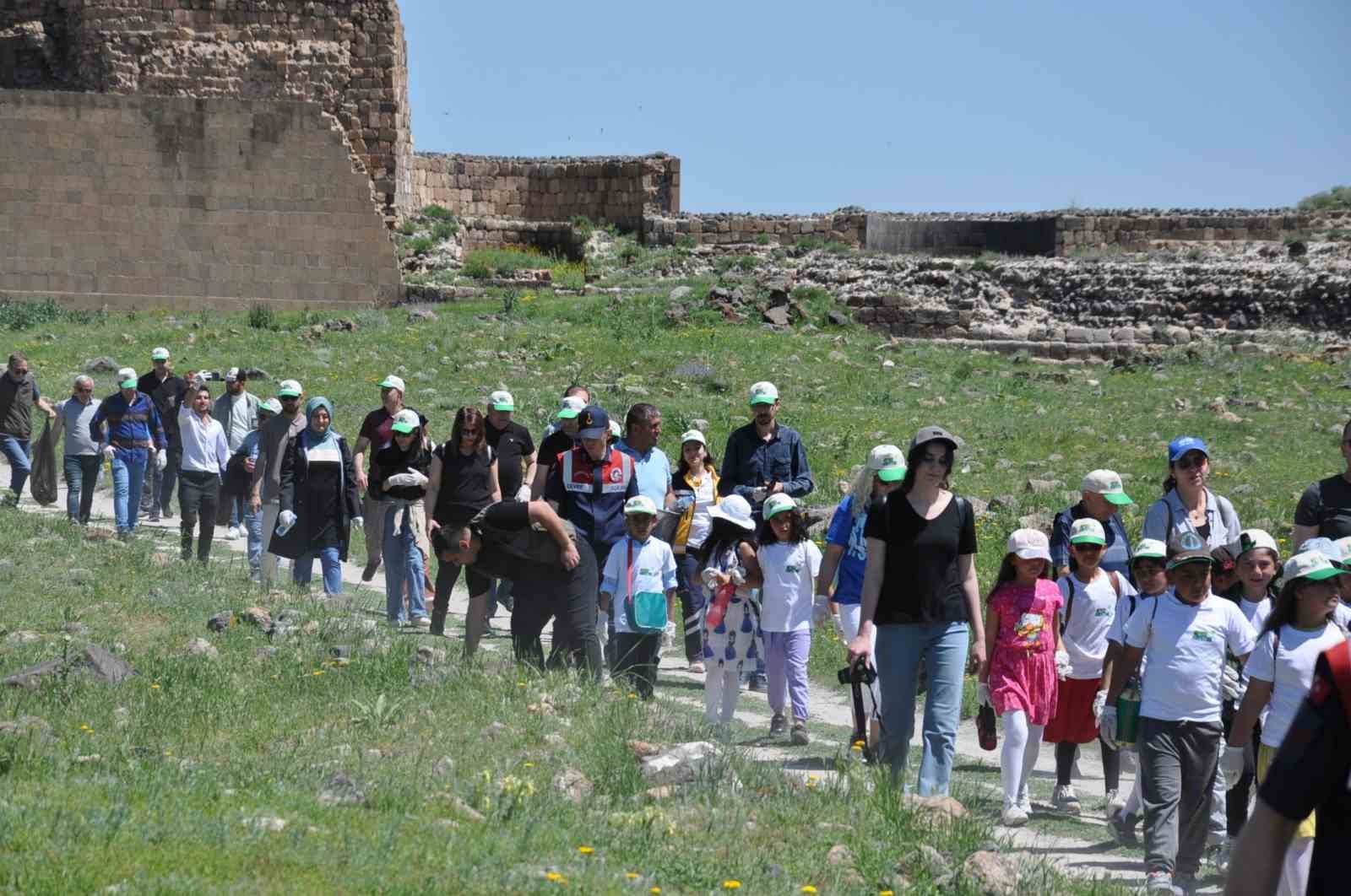 Kars Ani Ören Yeri’nde çevre günü etkinliği
