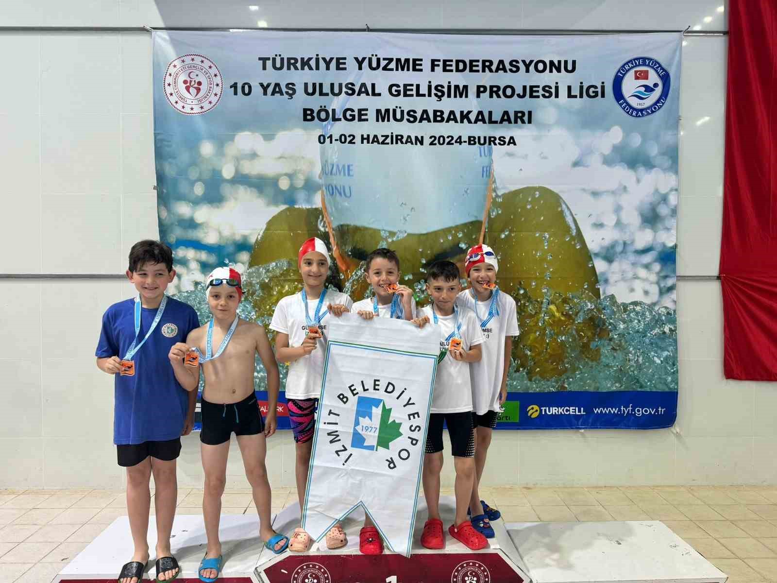 Minik yüzücüler Bursa’dan madalyalarla döndü
