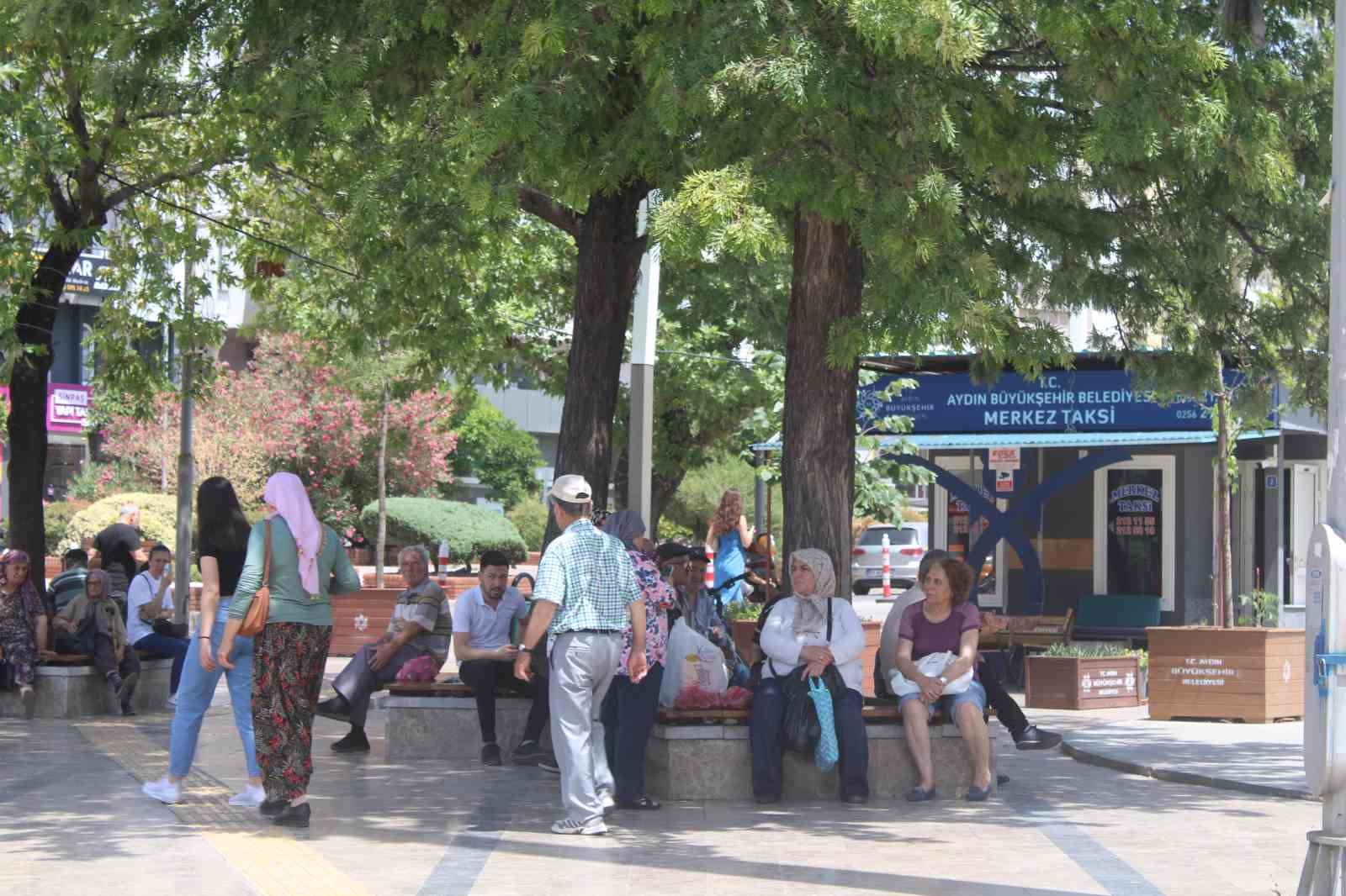 Aydınlı vatandaş: “Bu sıcağı yemeyen Egeli olmaz”
